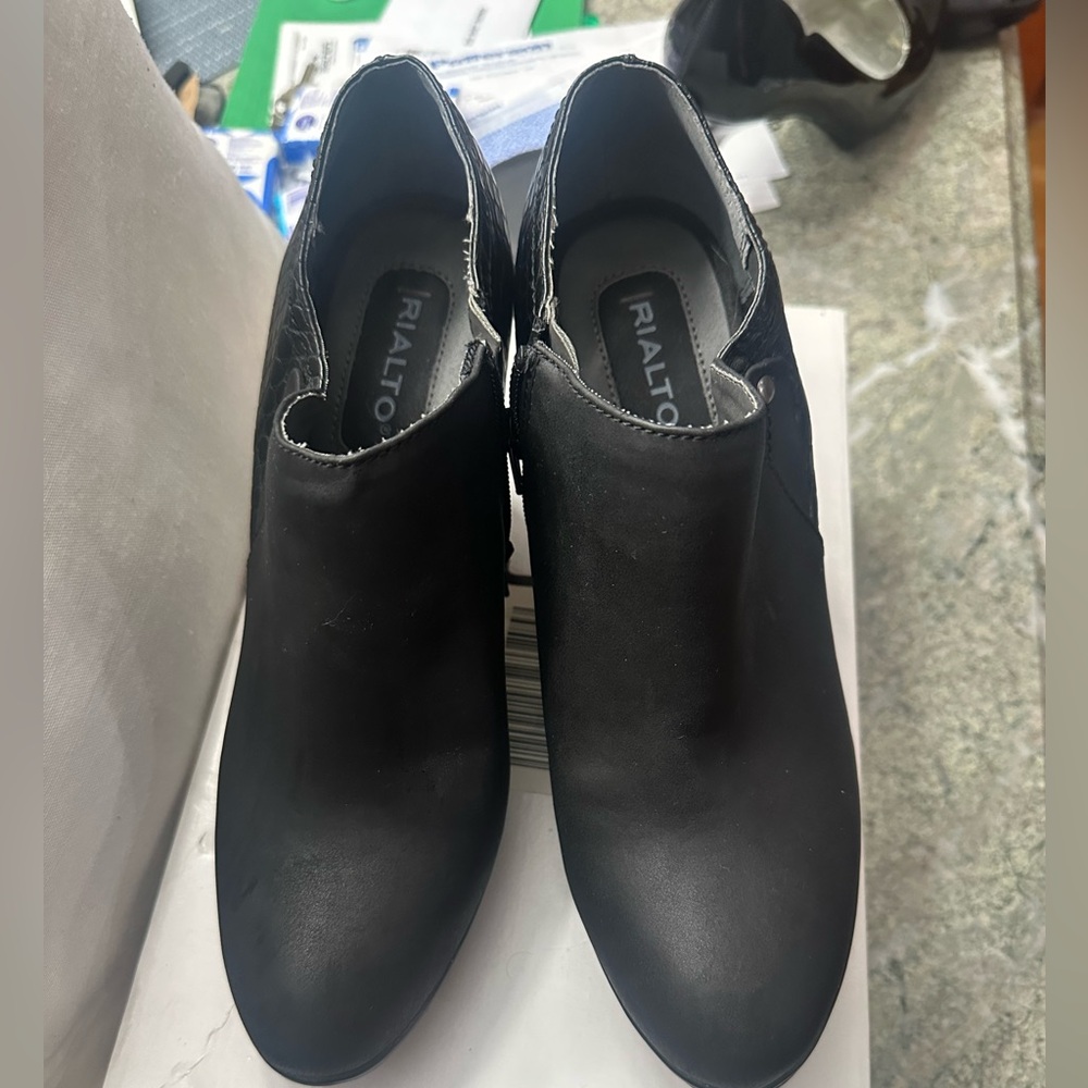 Rialto Women's Elegant Black Ankle Booties